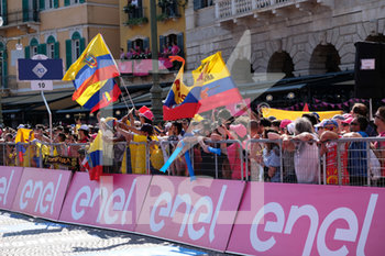 2019-06-02 - Numerosi i tifosi Ecuadoregni presenti lungo il percorso. - 21° TAPPA: VERONA-VERONA (CRONOMETRO INDIVIDUALE). - GIRO D'ITALIA - CYCLING